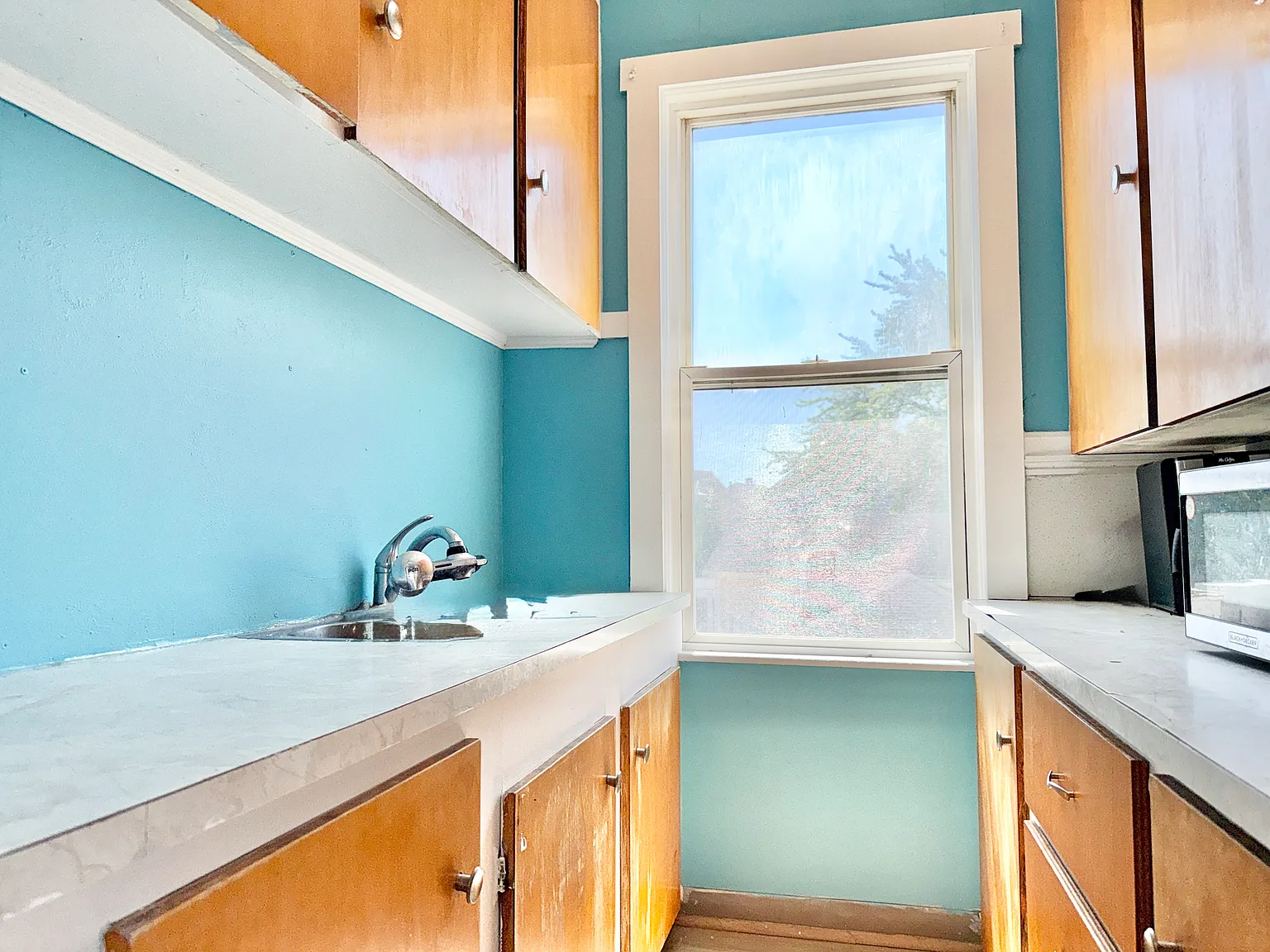 3 bed, 1300 sqft, $2,000 — Photo 3