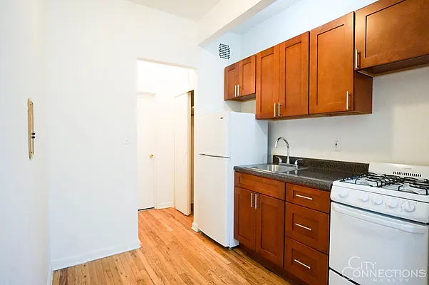 Rented by City Connections Realty | media 10