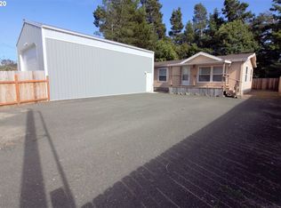 1575 N Lake Rd, Lakeside, OR 97449