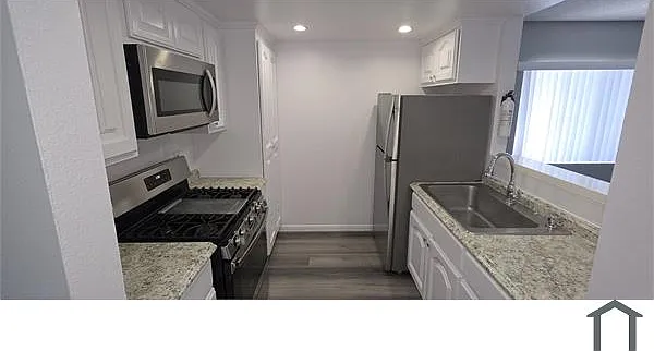 2315 W 54th St #1 — Photo 5