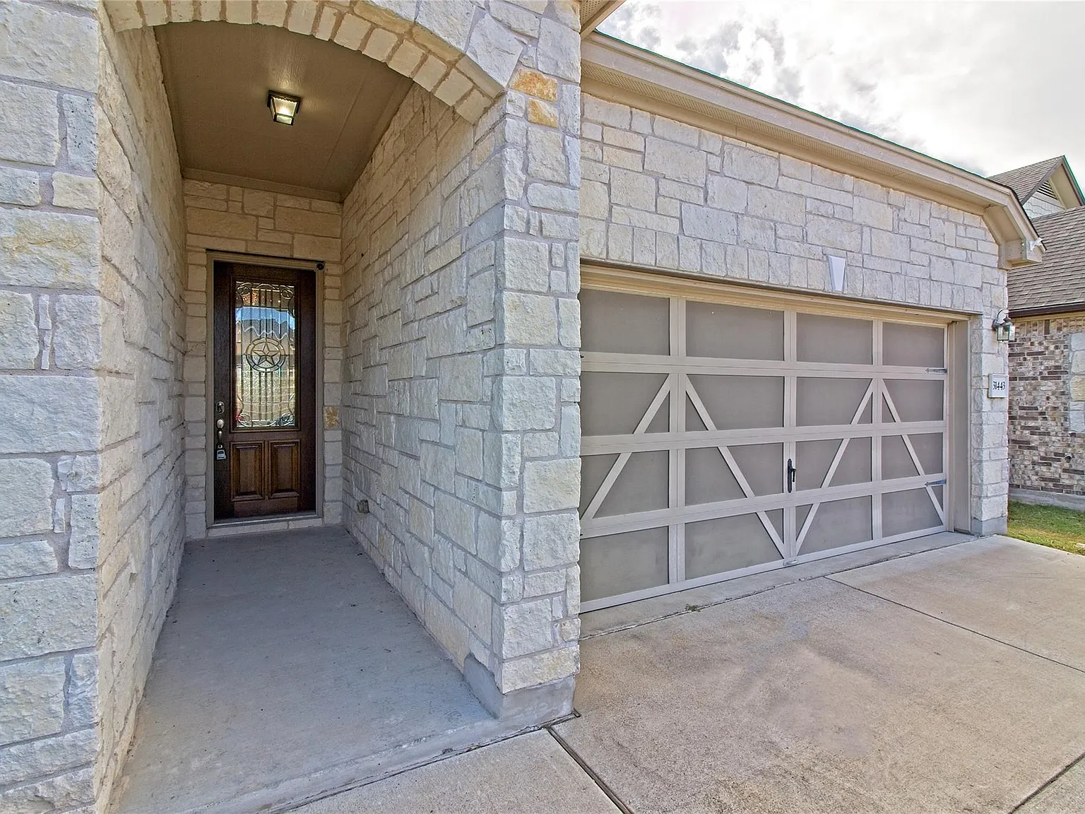 3 bed, 2.0 bath, 2365 sqft, $2,295 — Photo 4