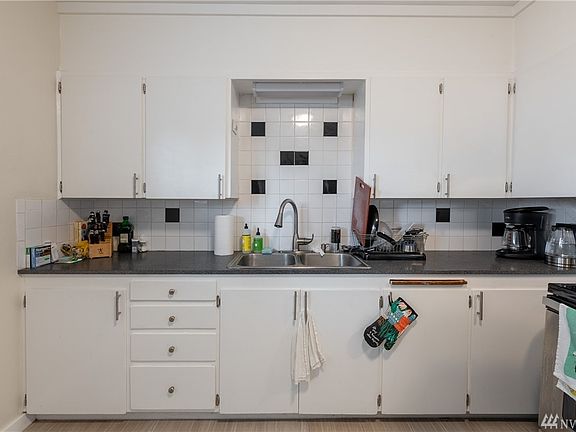 5th image of 2511 Prospect Ave NE
