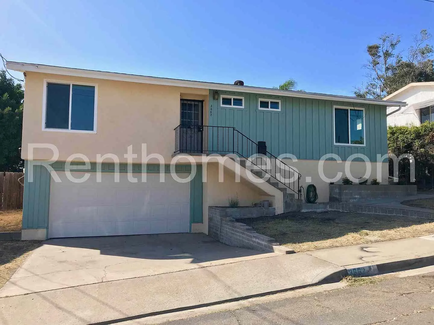 City Heights, 3662 Hondo Street - Close to shops! Must see! — Photo 1