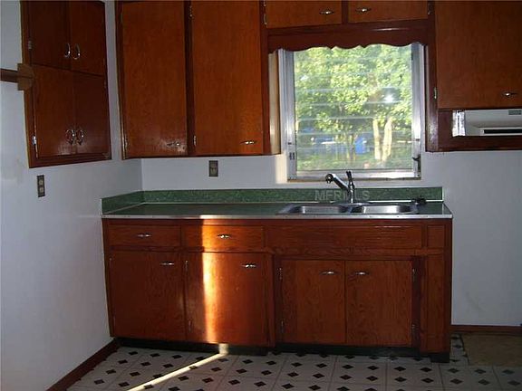 3rd image of 533 Granby St