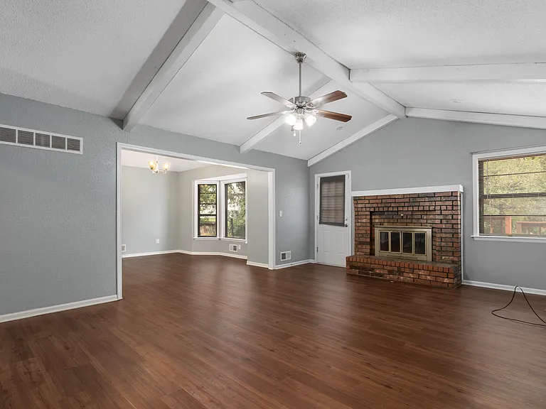 3513 NE Stanton St — Photo 9