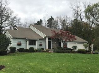 50 Stone Island Ln, Penfield, NY