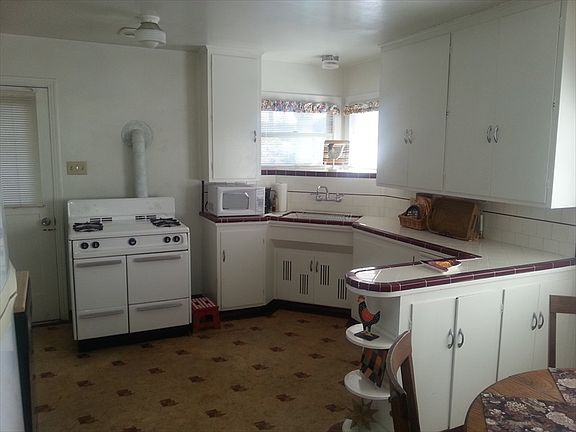 5th image of 230 Fair St