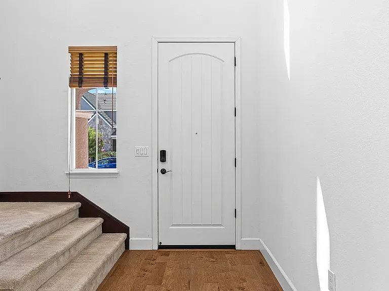 119 Chickadee Ln — Photo 3