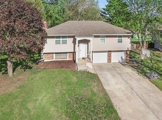 221 SE Country Ln, Lees Summit, MO 64063