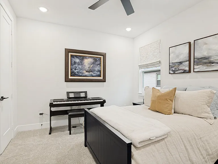 933 Heights Way — Photo 17