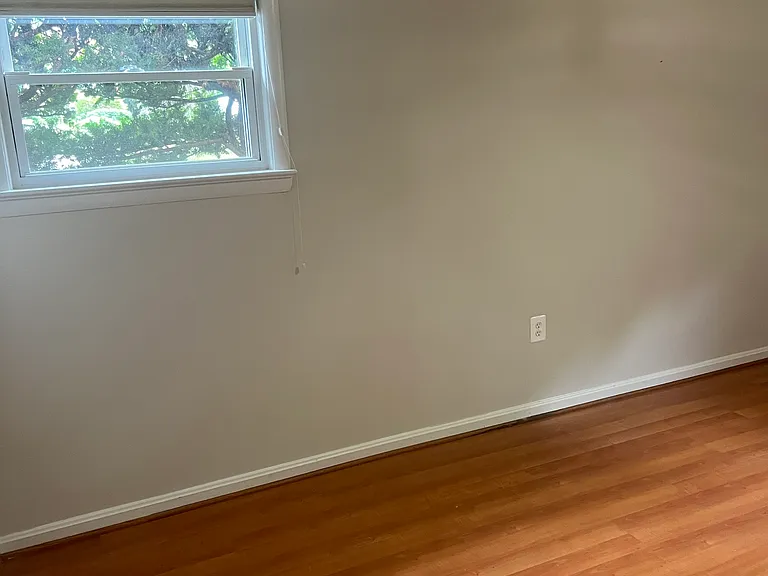 7504 Fairwood Ln — Photo 4