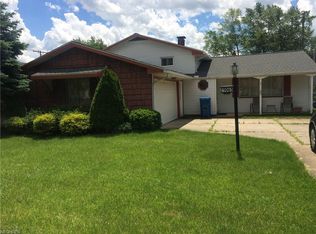 25065 Fawn Dr, North Olmsted, OH 44070
