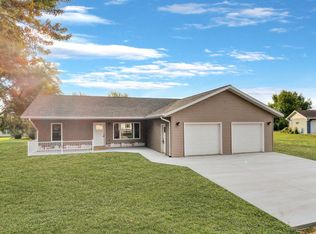 122 2nd St E, Tracy, MN 56175