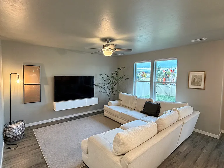 300 S Calf Creek Ave — Photo 16