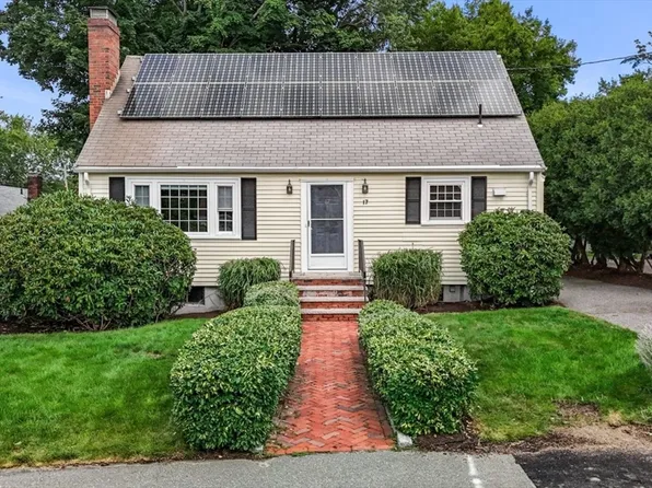 17 Harrington Rd, Waltham, MA 02452