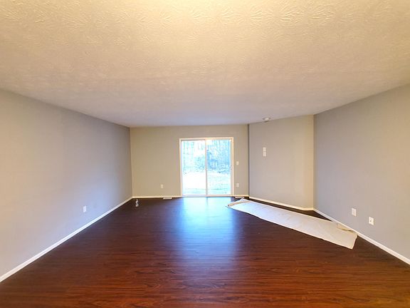 2nd image of 1283 Paddington Ct