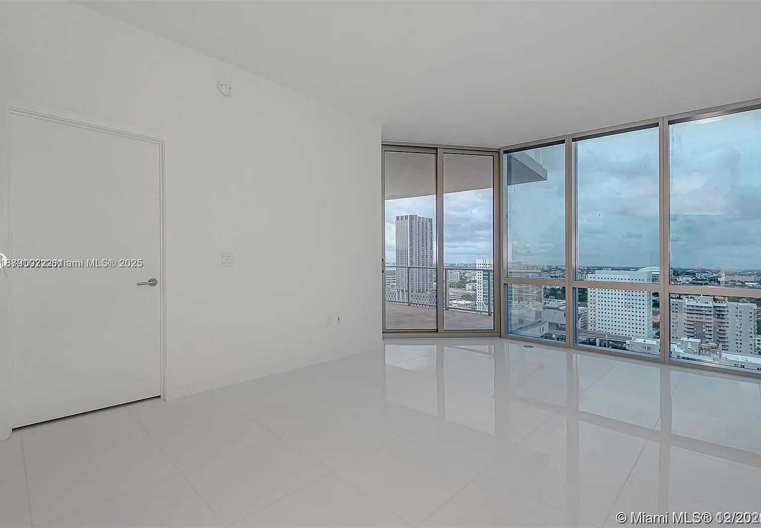 2 bed, 3.0 bath, 1630 sqft, $6,350 — Photo 4