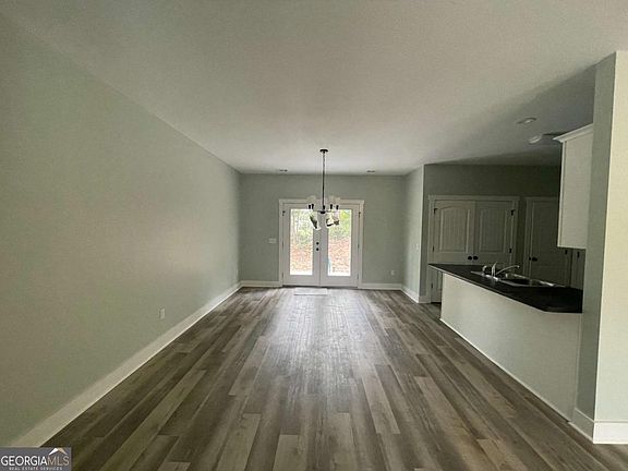 3rd image of 307 McLean St