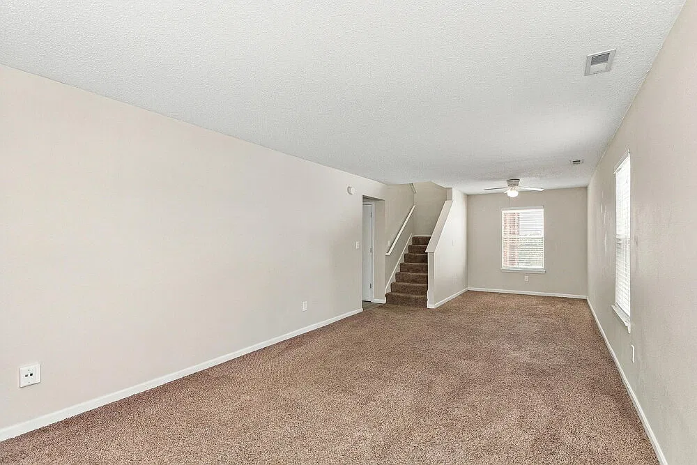 3 bed, 2.5 bath, 1704 sqft, $2,035 — Photo 4