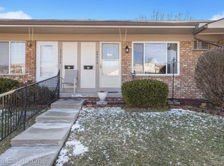 25212 Potomac Dr UNIT 6, South Lyon, MI