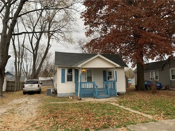 702 Lincoln St, Pana, IL 62557