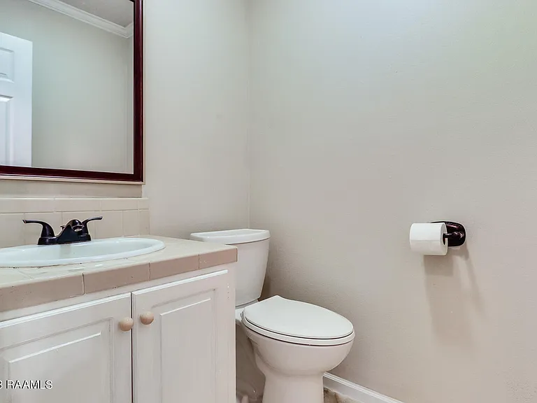 101 Chateau Pl — Photo 14