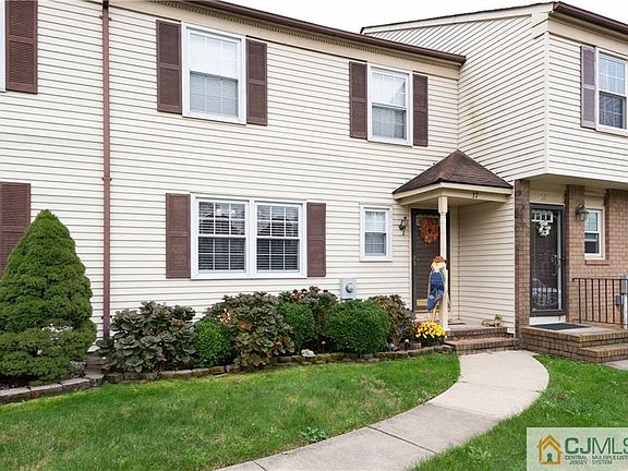 4th image of 37 Tiger Lily Ct