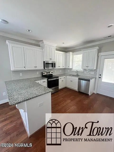 3 bed, 2.0 bath, 1355 sqft, $1,800 — Photo 3