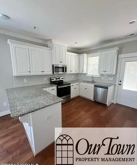 5115 Durban Dr N — Photo 3