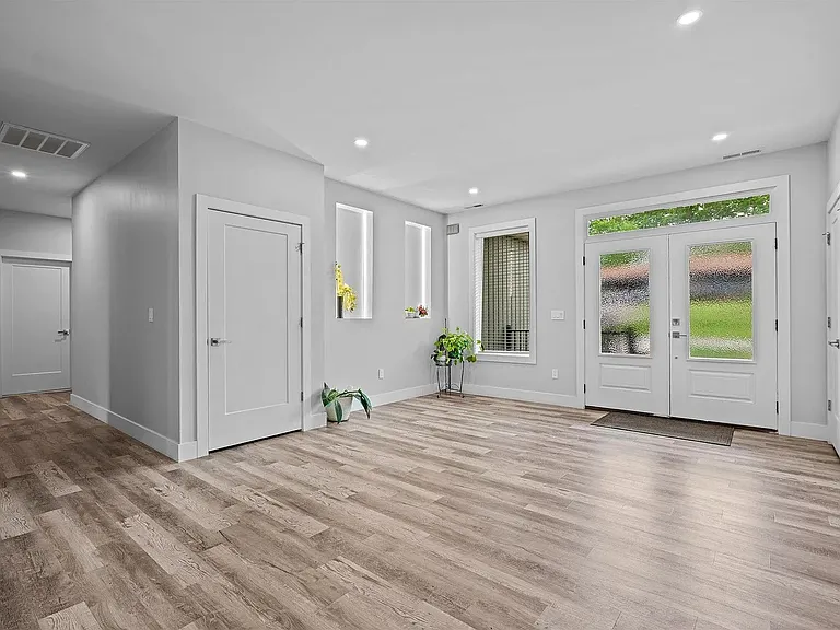 308 Pineridge Dr — Photo 5