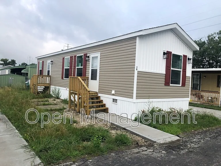 3000 Brookpark Rd #R18 — Photo 2