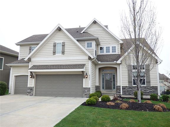 3rd image of 8202 W 166th Ct