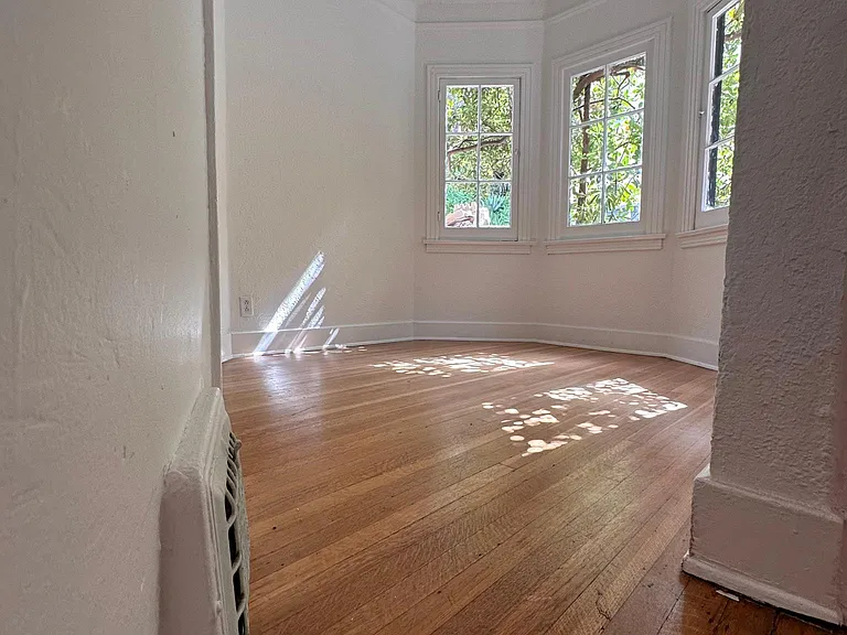 2074 Paramount Dr — Photo 2