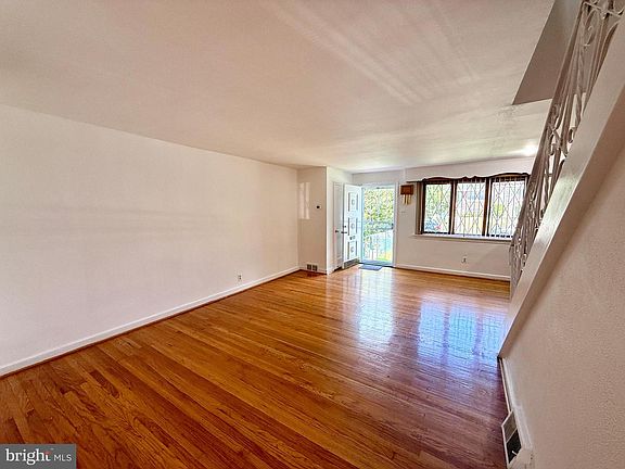5th image of 1106 E Hortter St