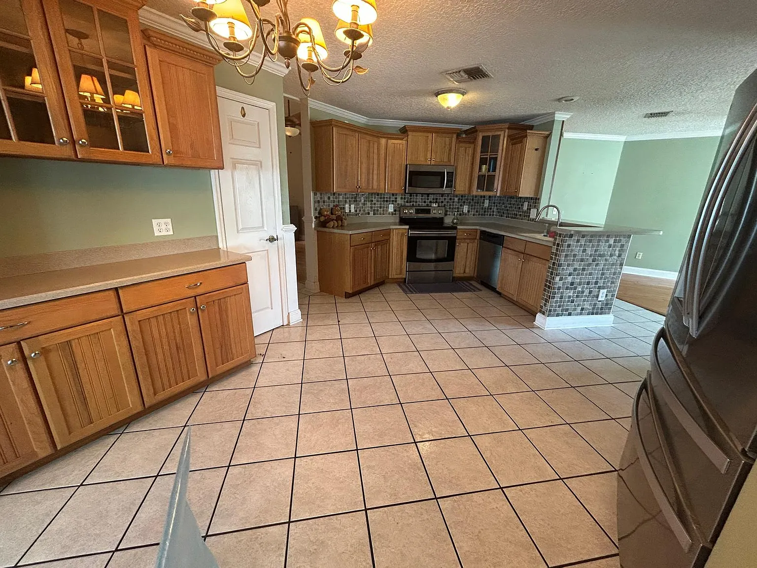 4 bed, 1825 sqft, $2,500 — Photo 3