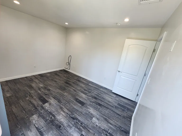 6827 Murietta Ave — Photo 16
