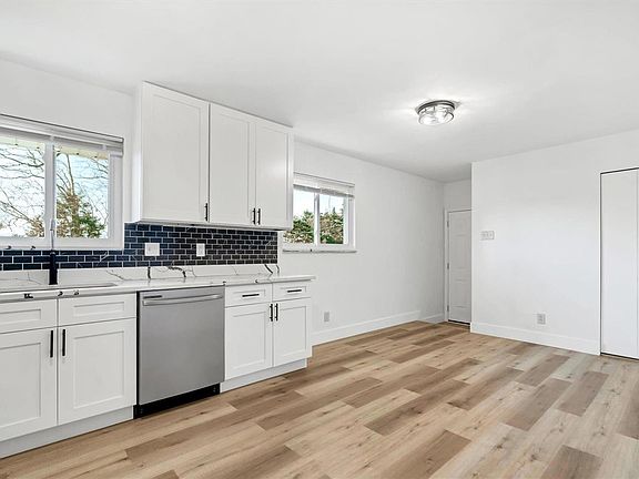 5th image of 4409 Thicket Dr