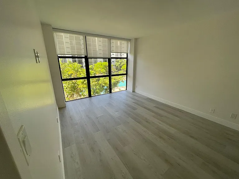 17011 N Bay Rd #412 — Photo 12
