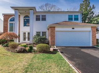 119 Fairway View Dr, Commack, NY 11725