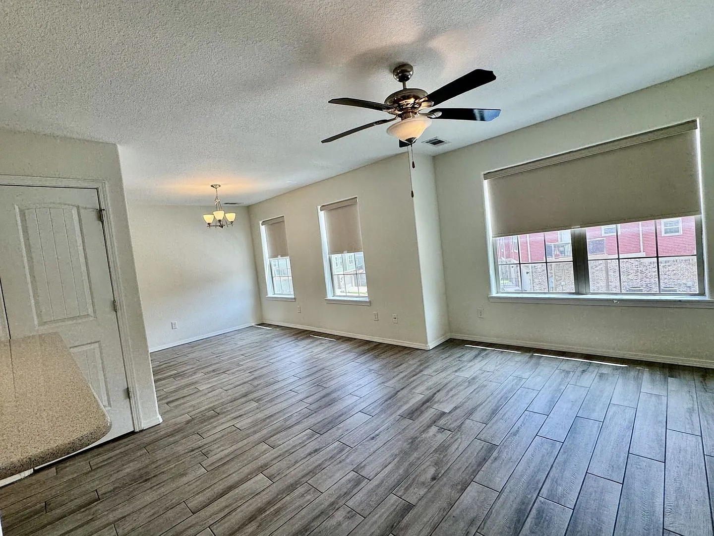 Nice 2 bedroom townhome close to I-49 — Photo 3