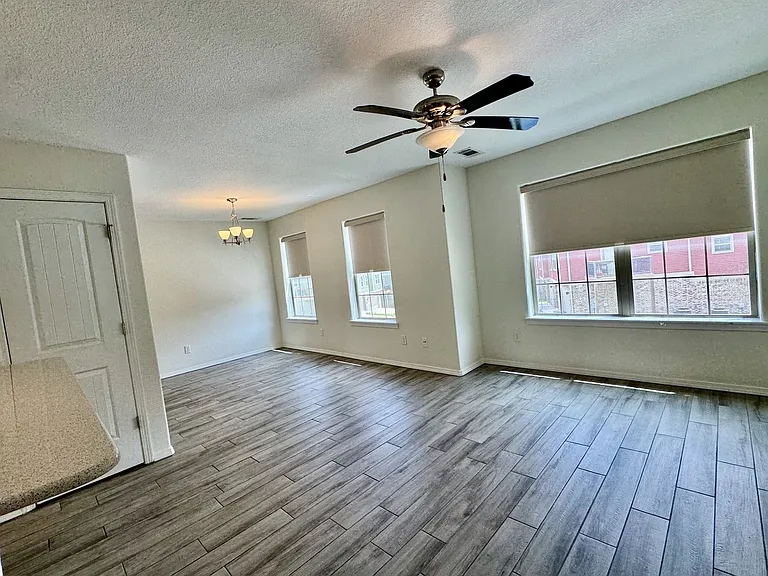 279 S Breakwater Ln — Photo 3