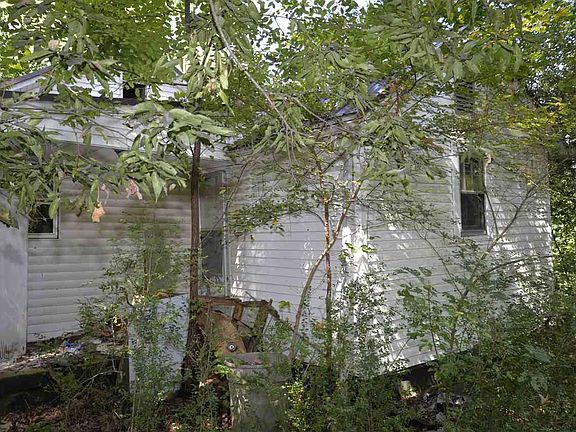 5th image of 807 McCampbell St