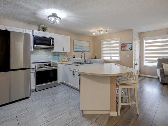 2nd image of 175 S Royal Oak Gdns NW