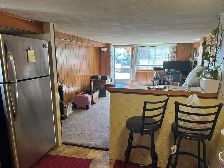 100 Pilgrim Ave #B — Photo 2