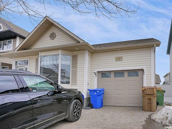 4th image of 1027 N Cypress Way