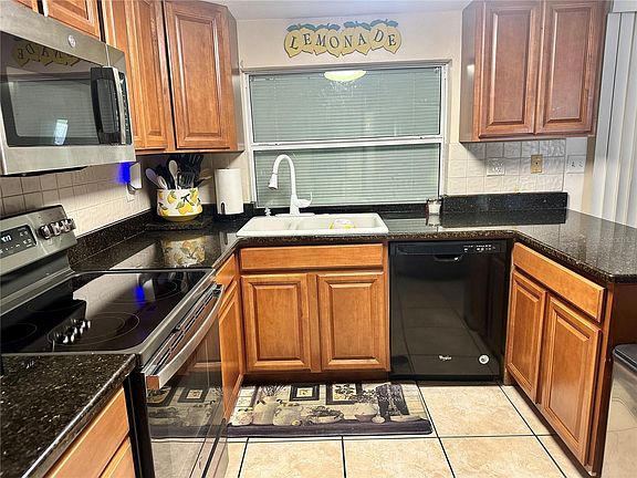 4th image of 7917 Foxwood Dr