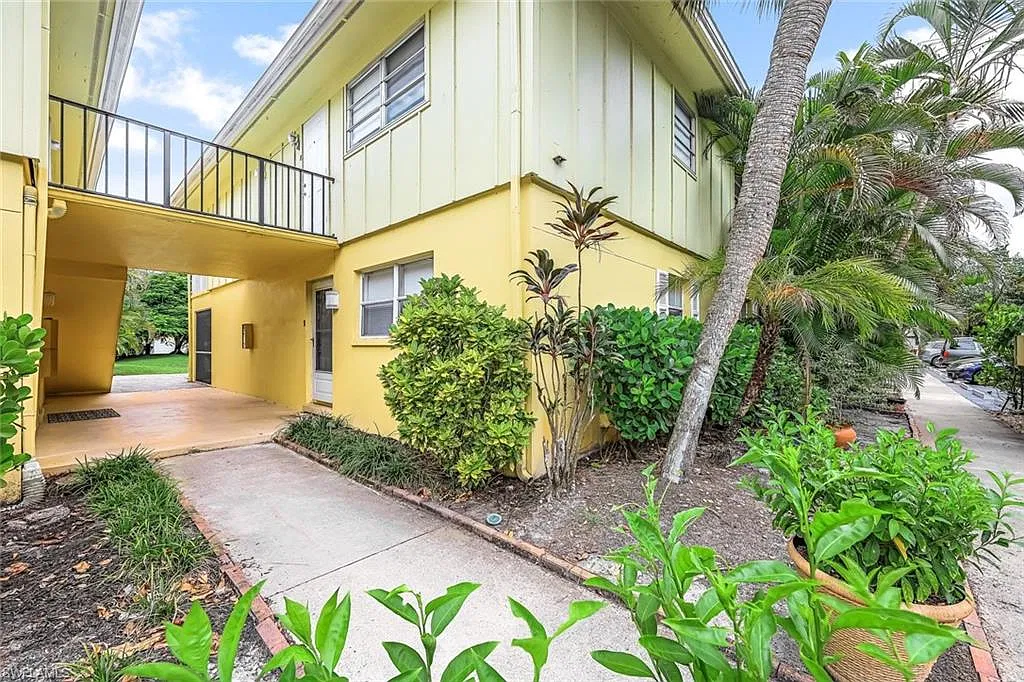 2 bed, 2.0 bath, 1160 sqft, $2,500 — Photo 2