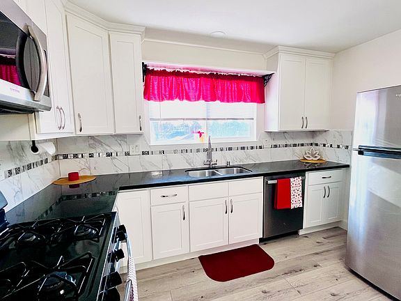 Lots of counterspace, Dishwasher, Refrigerator