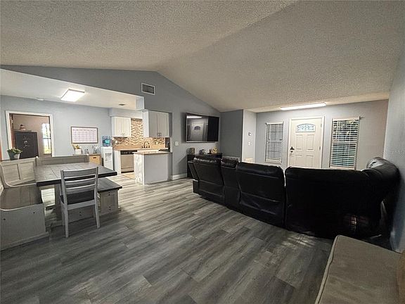 4th image of 3334 Fox Ridge Dr