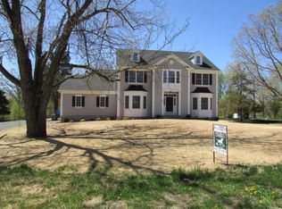 81 Roundhill Rd, Hopewell junction, NY 12533